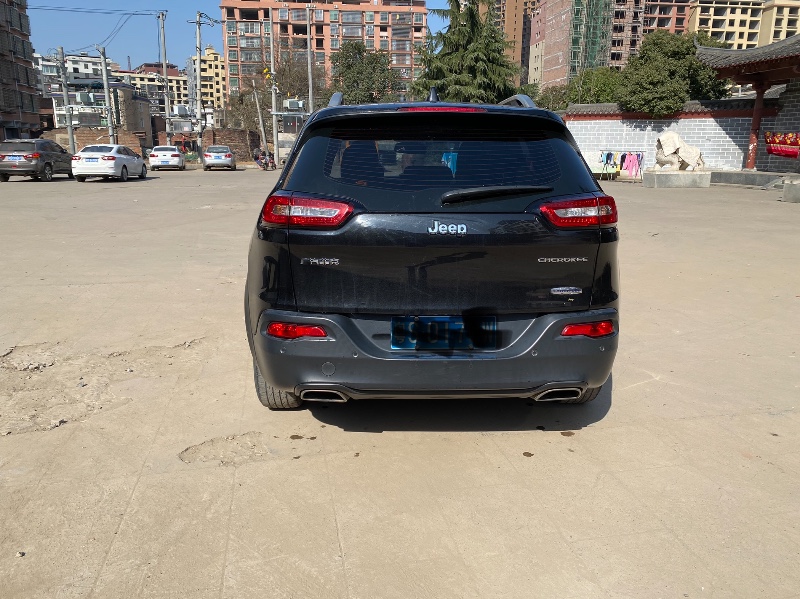 衡陽16年Jeep自由光3