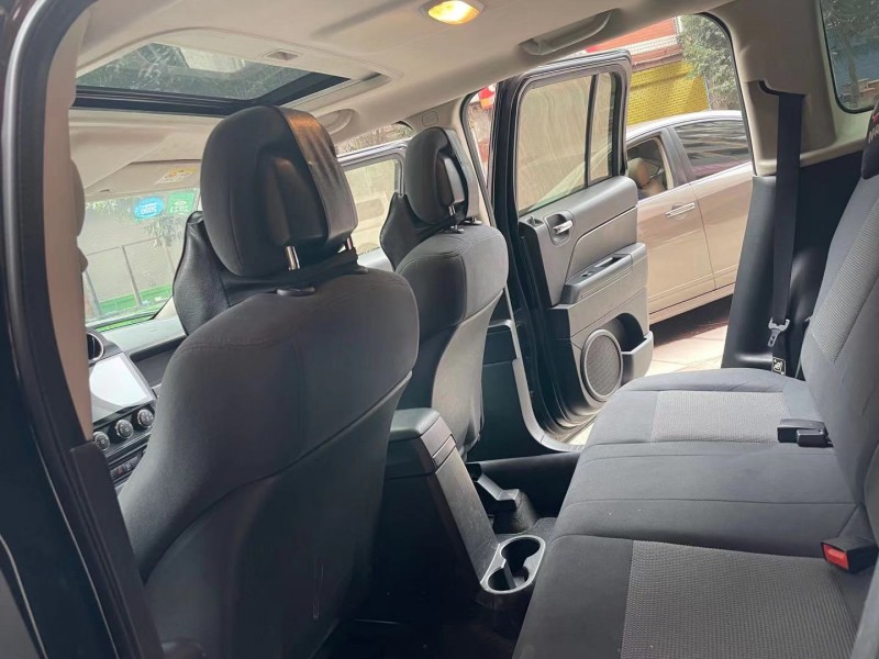 重慶13年Jeep自由客3