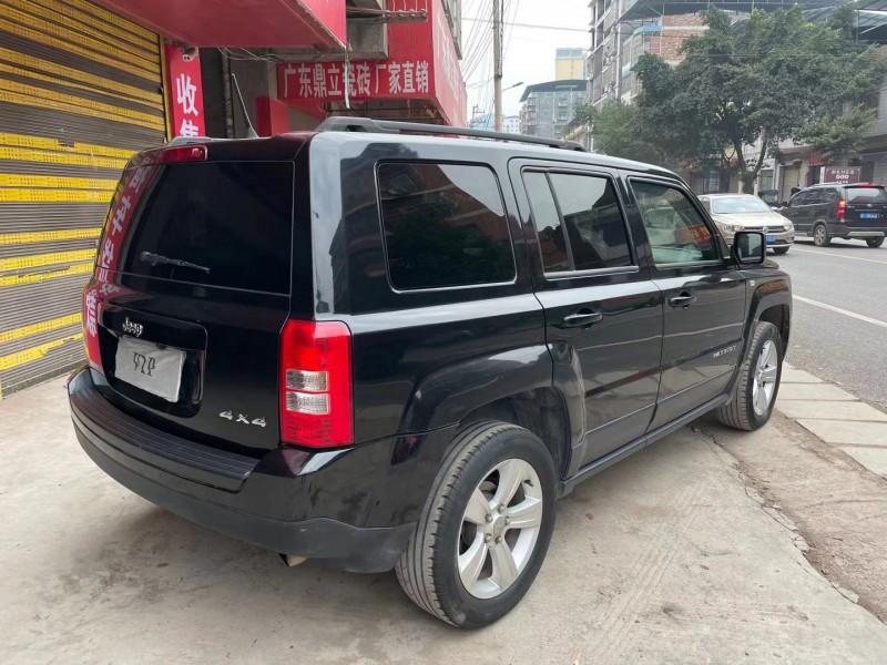 重慶13年Jeep自由客2