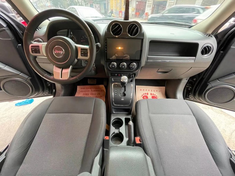 重慶13年Jeep自由客9