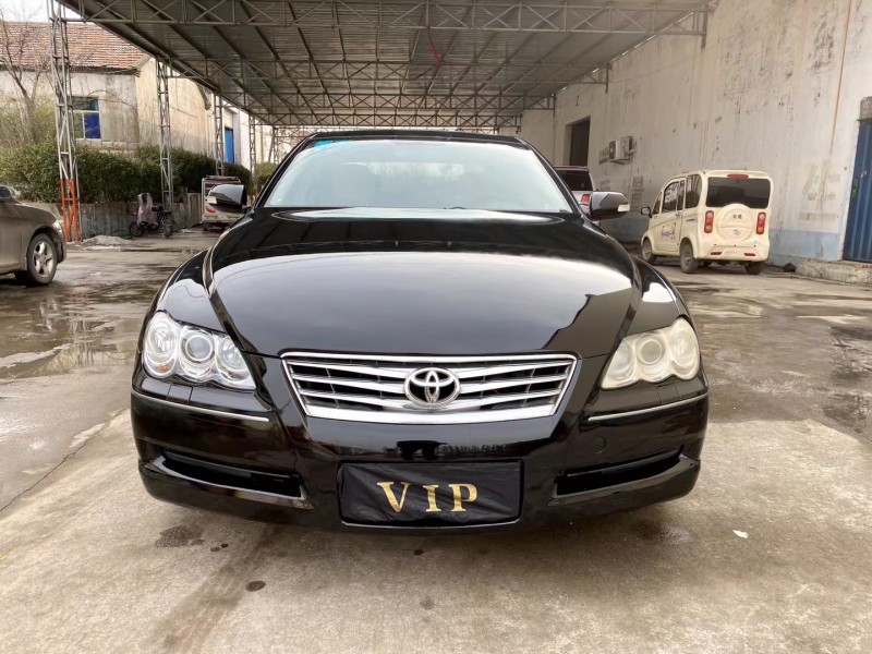 临沂09年丰田锐志1