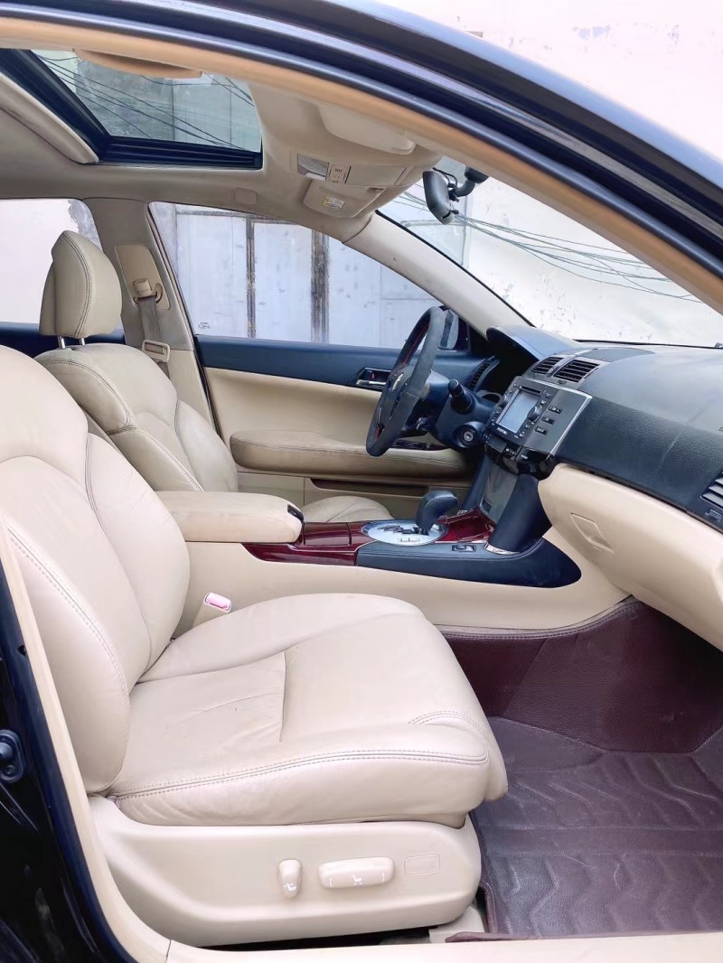 临沂09年丰田锐志5