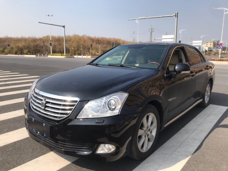 广州10年丰田皇冠8