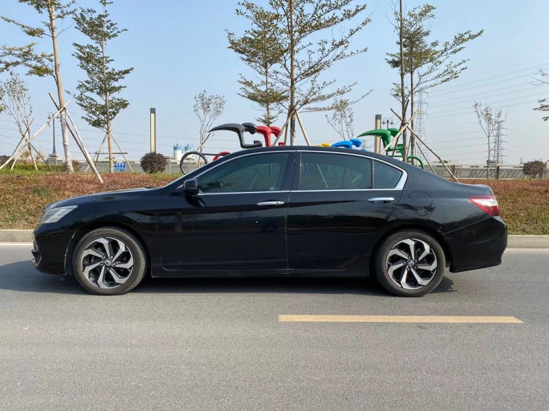 东莞17年本田雅阁5