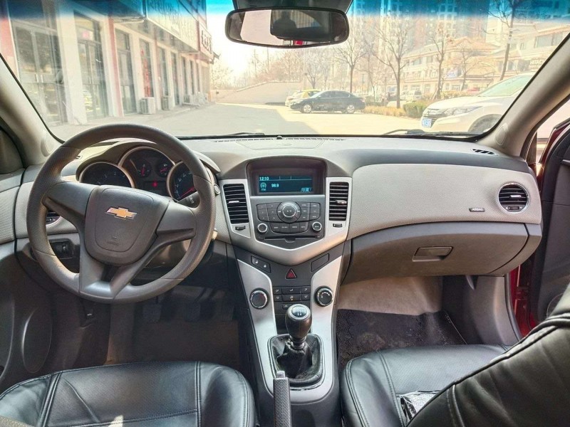 临沂10年雪佛兰科鲁兹5