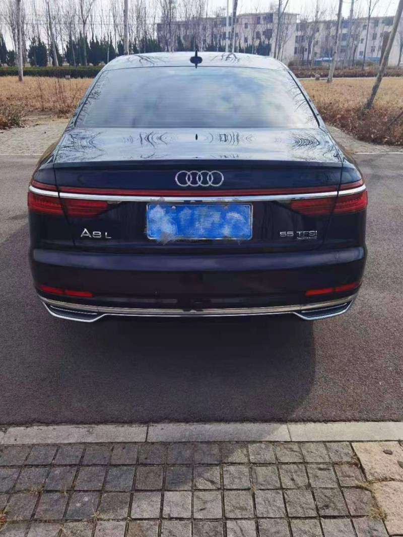 泰安18年奧迪A8L1