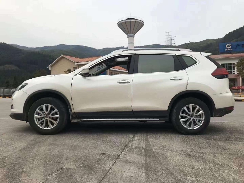 桂林20年日產奇駿2