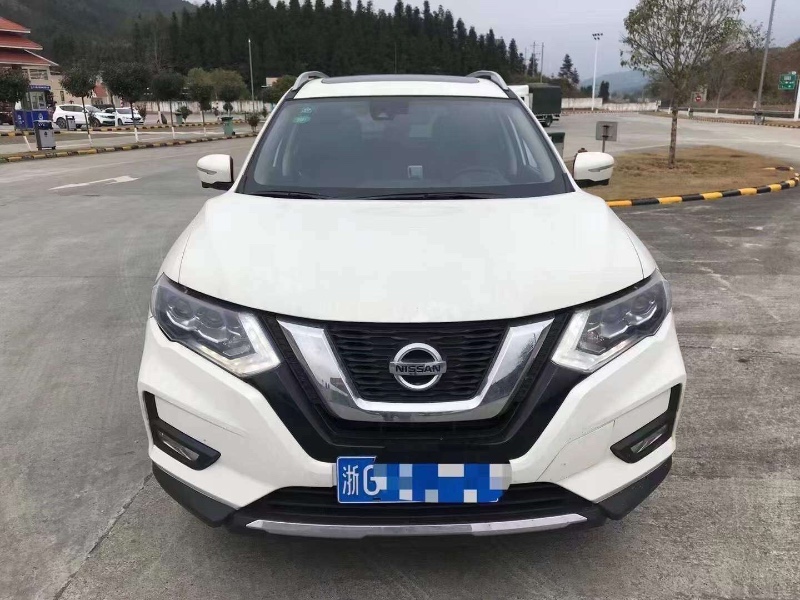 桂林20年日產奇駿1