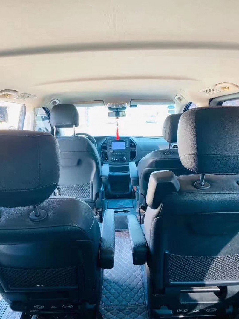 济南17年奔驰威霆2