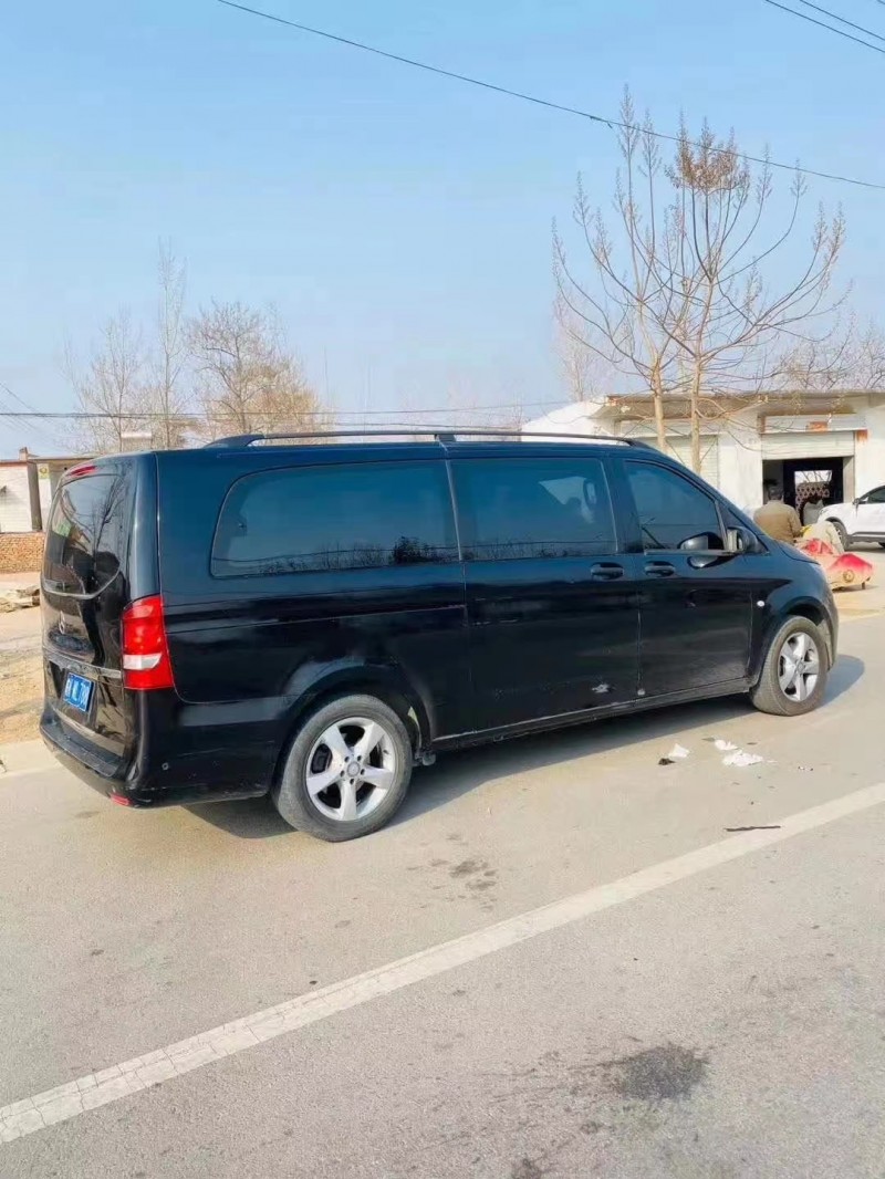 济南17年奔驰威霆1