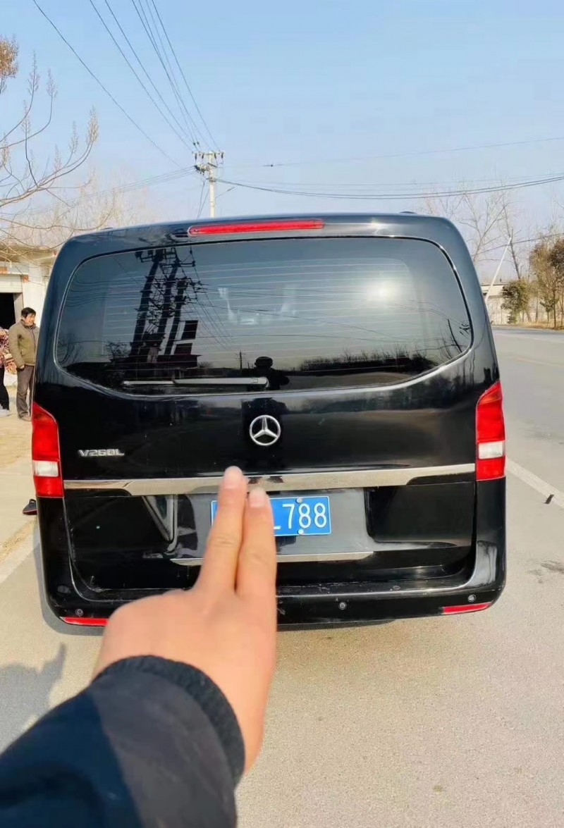 济南17年奔驰威霆8