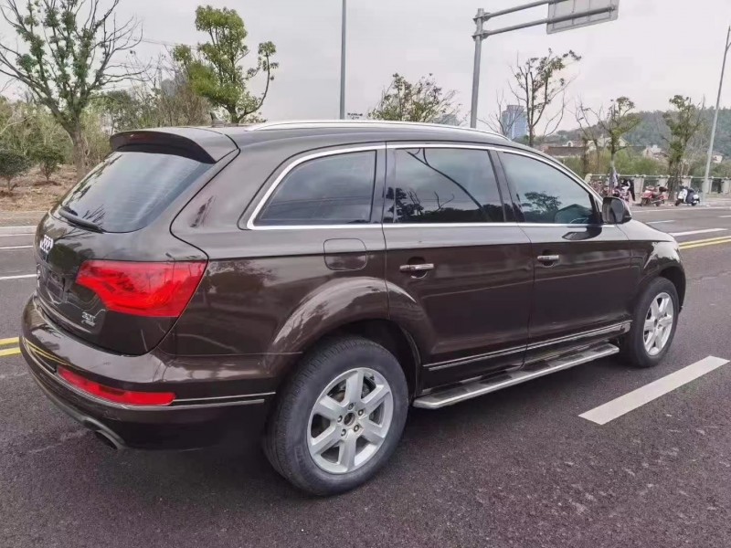 金華12年奧迪Q77