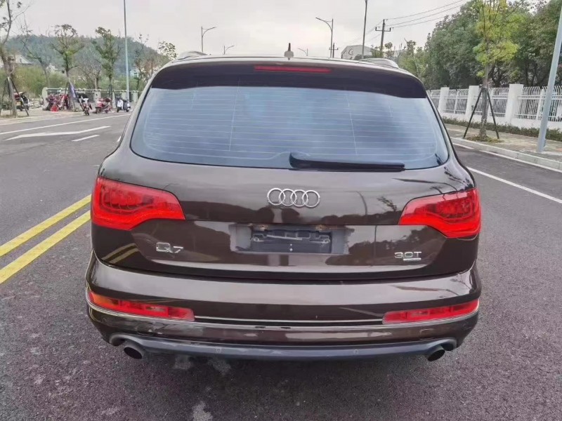 金華12年奧迪Q79