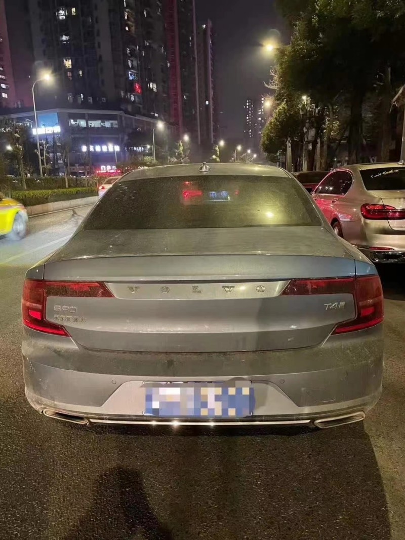 重庆20年沃尔沃S901