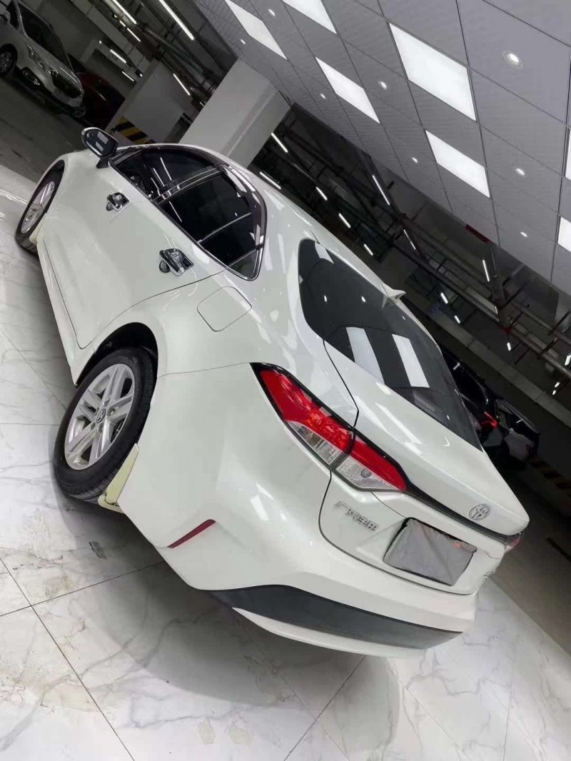 成都19年丰田雷凌4