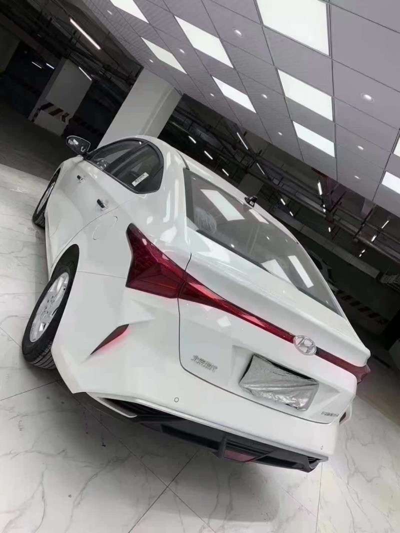 成都20年现代瑞纳5