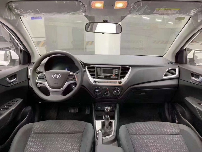 成都20年现代瑞纳6