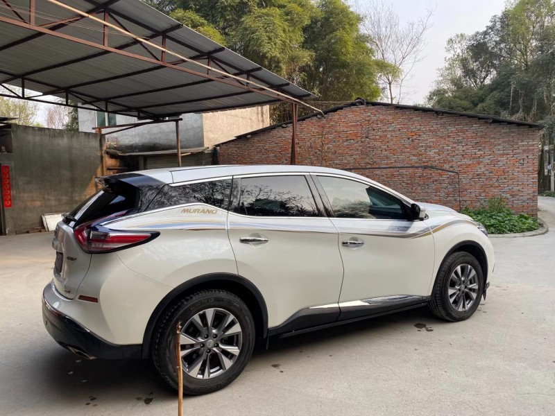 成都19年日产楼兰7