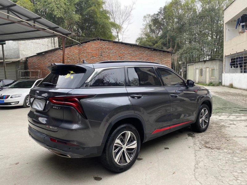 成都19年长安汽车长安CS758