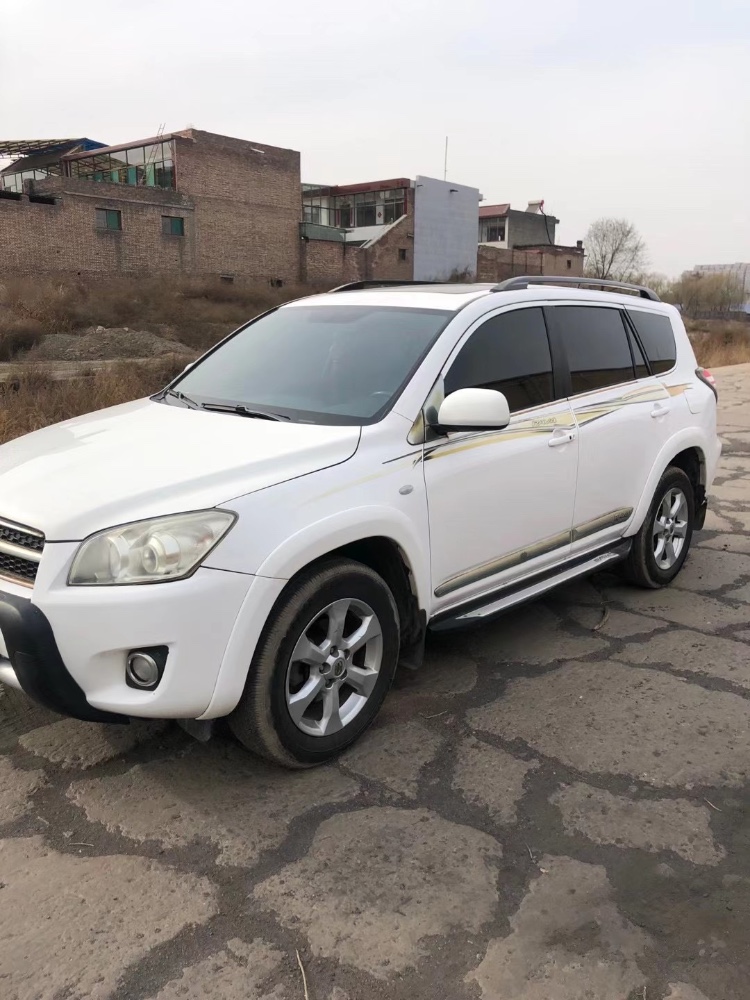 太原09年豐田RAV43