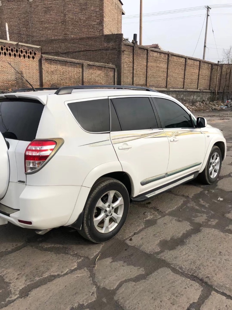 太原09年豐田RAV46