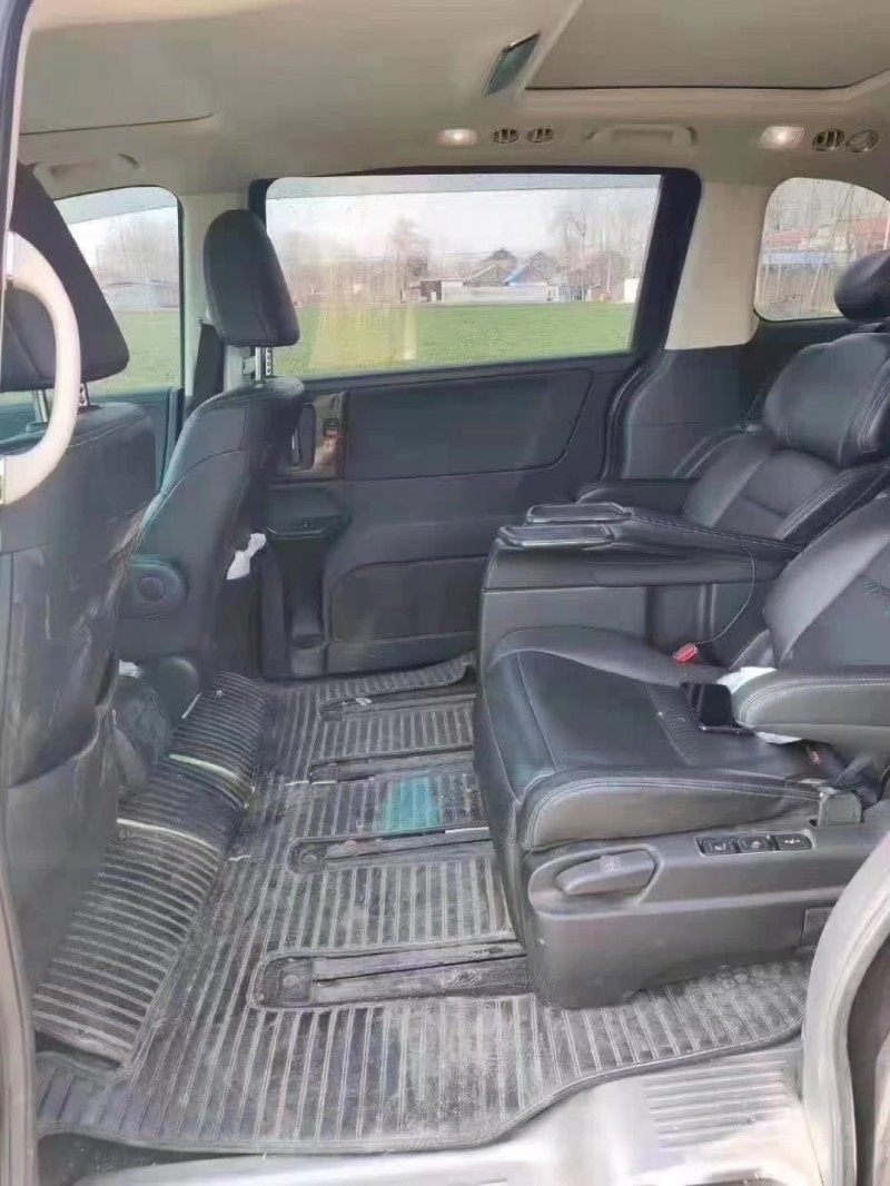 青岛17年本田艾力绅4