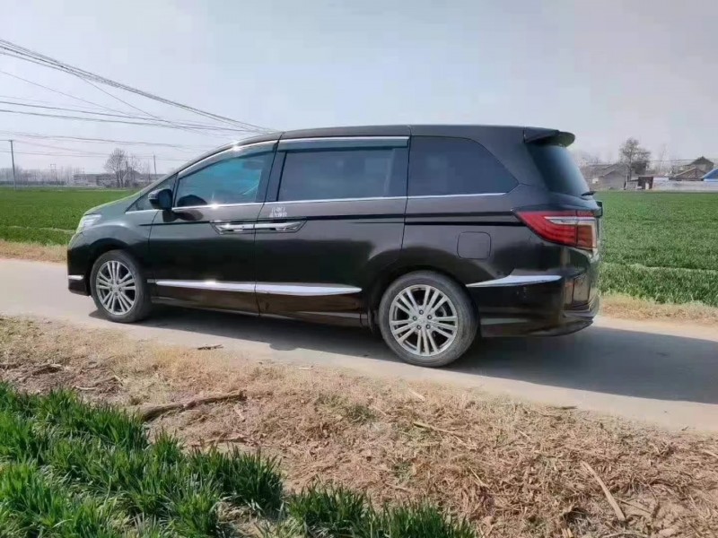 青岛17年本田艾力绅3