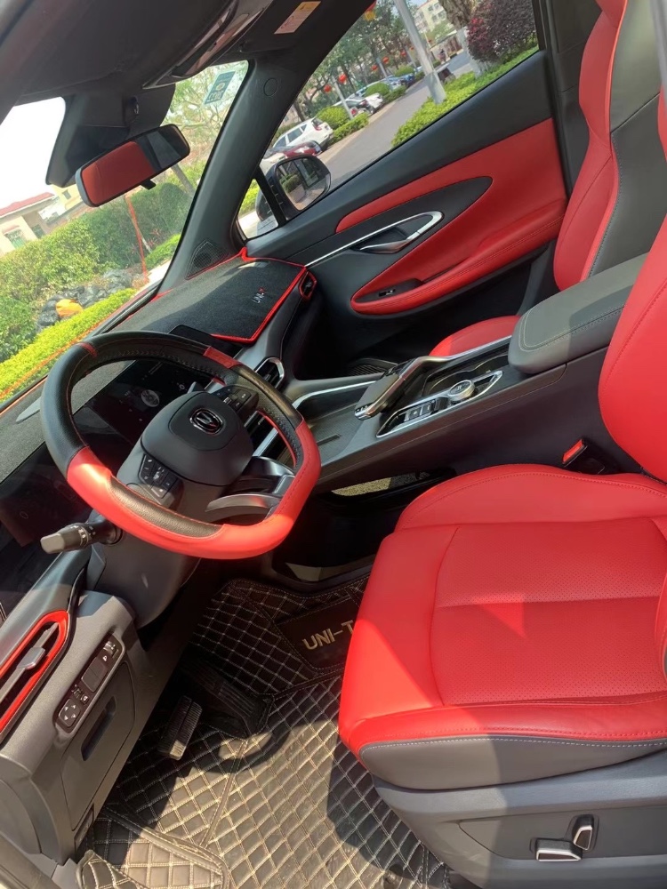 中山20年长安汽车致尚5