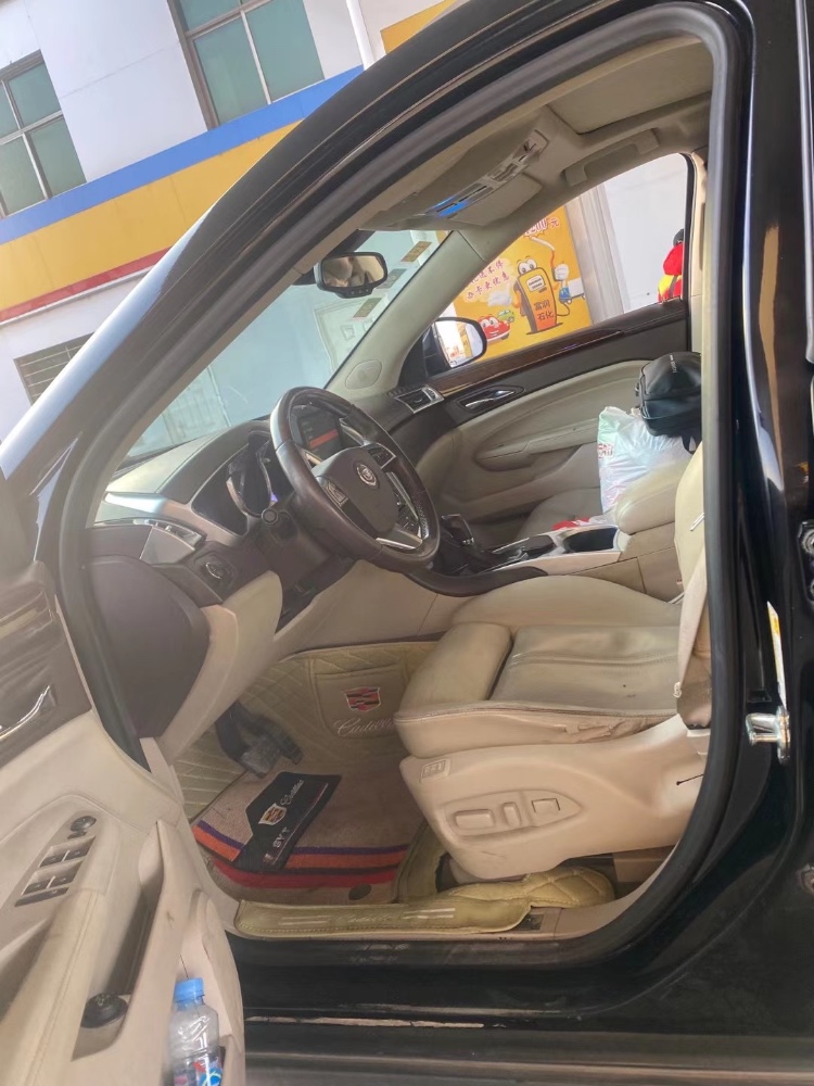 武汉12年凯迪拉克SRX8