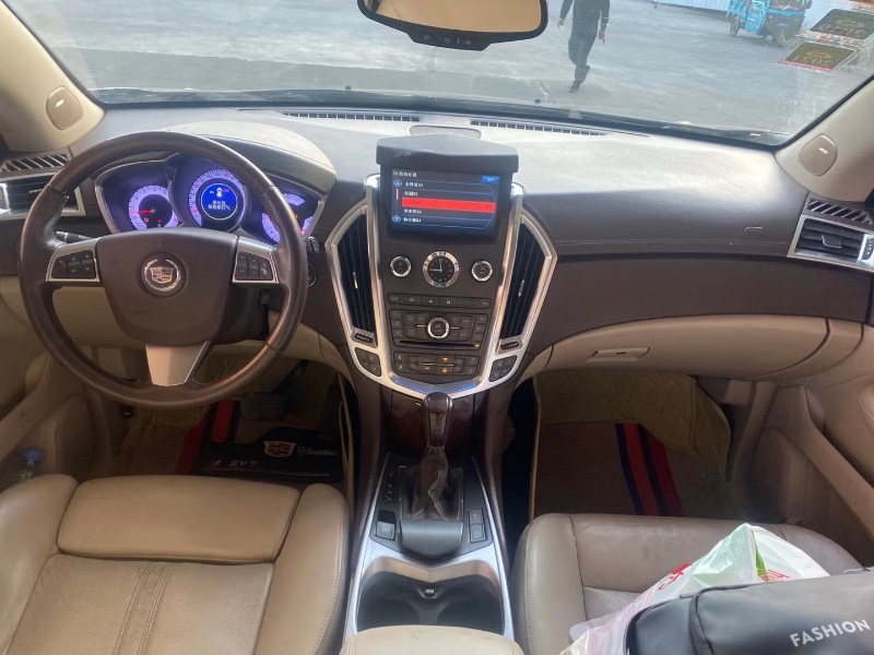 武汉12年凯迪拉克SRX7