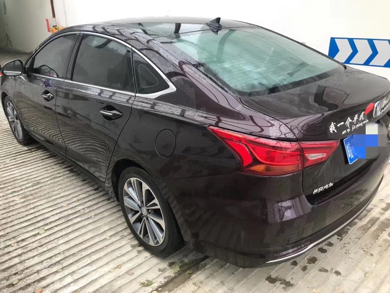南通18年長安汽車睿騁CC5