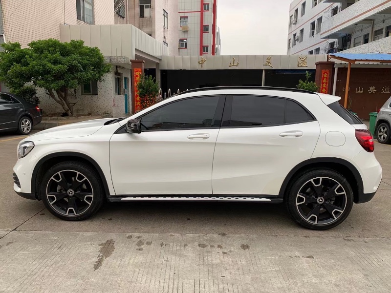 中山19年奔驰GLA2