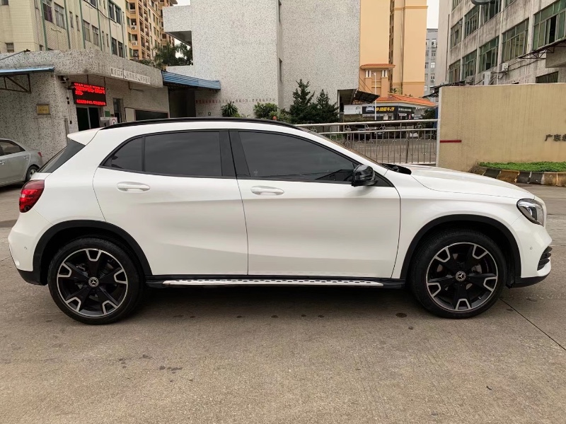 中山19年奔驰GLA3