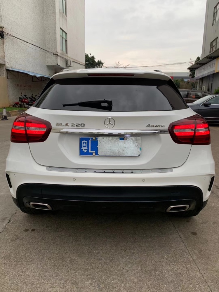 中山19年奔驰GLA4