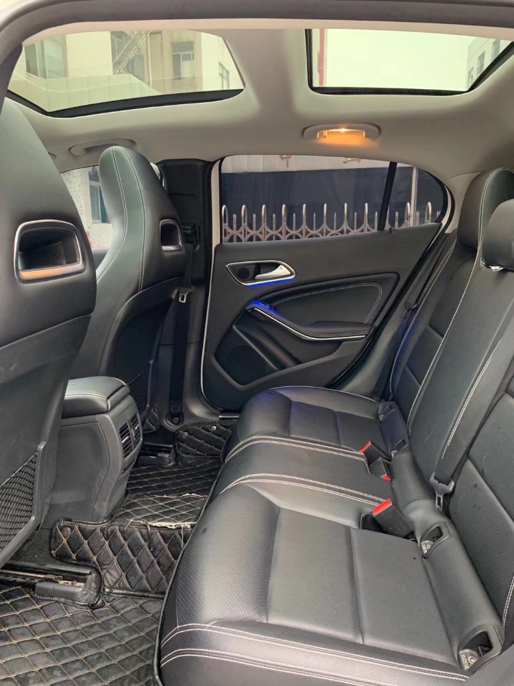 中山19年奔驰GLA5