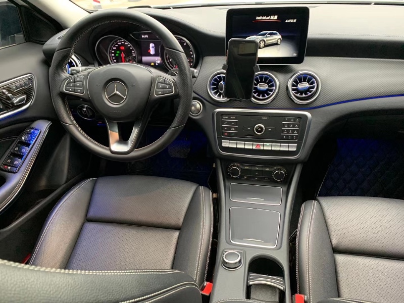 中山19年奔驰GLA6