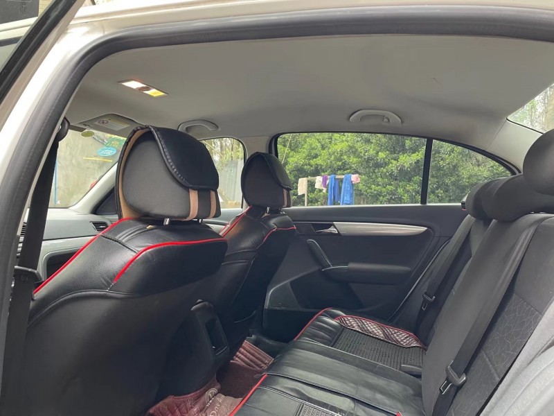 成都17年大众朗逸6