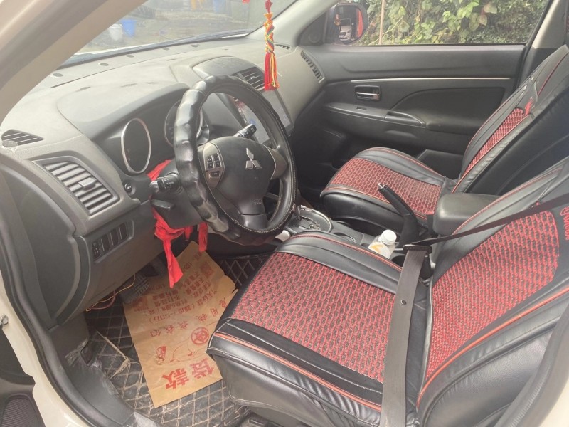 成都14年三菱劲炫4