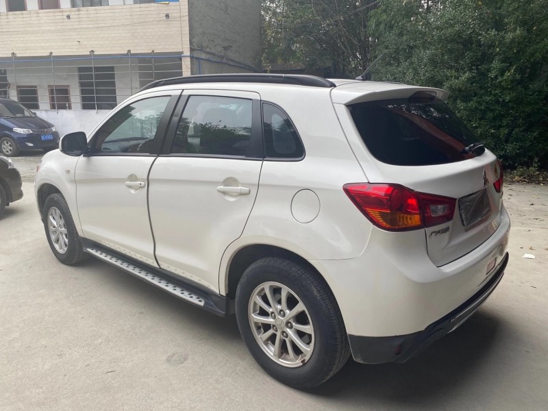 成都14年三菱劲炫8