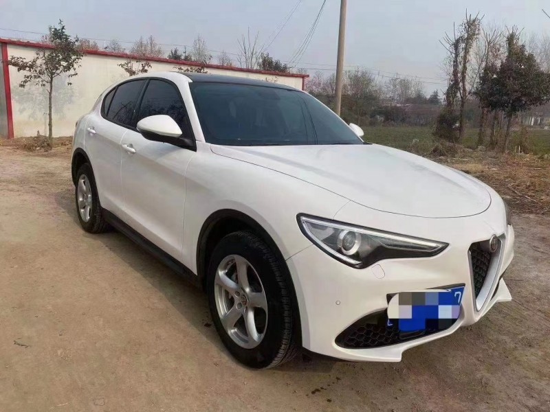 郑州19年阿尔法·罗密欧Stelvio7