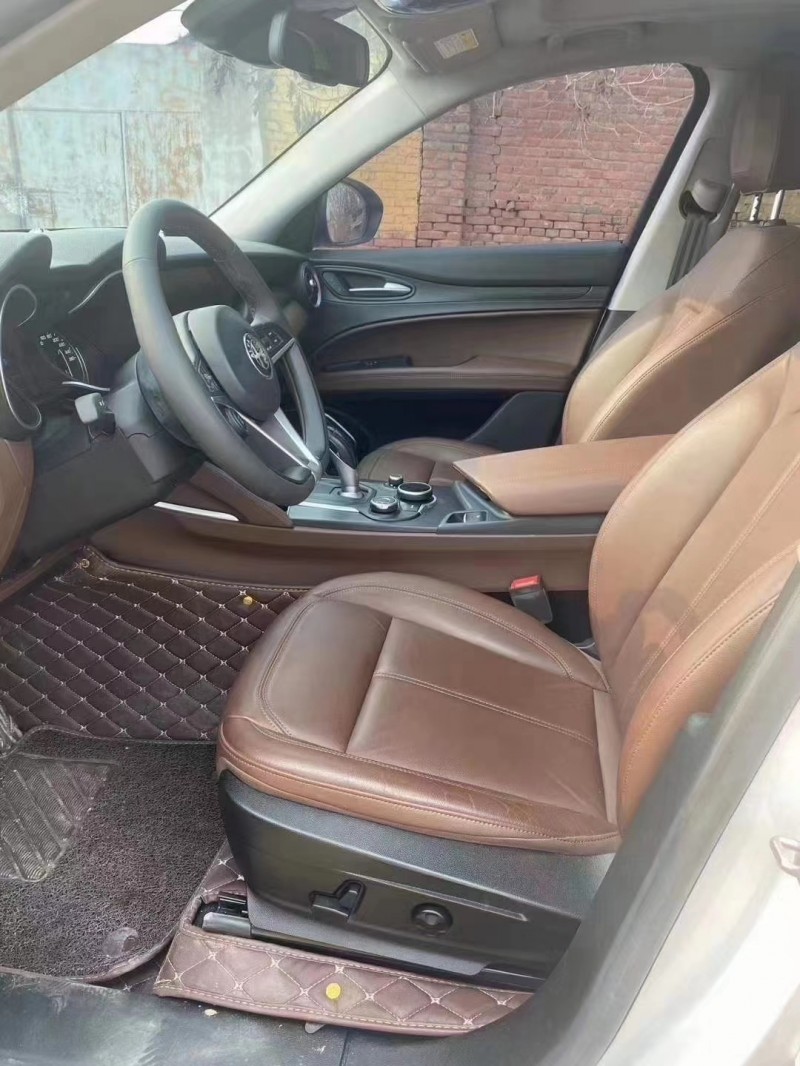 郑州19年阿尔法·罗密欧Stelvio5