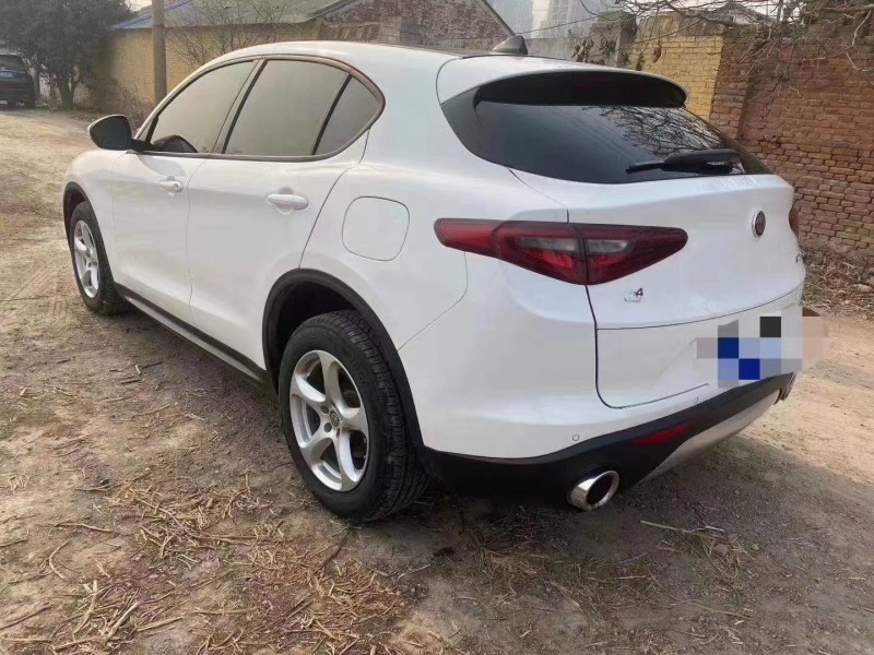 郑州19年阿尔法·罗密欧Stelvio2