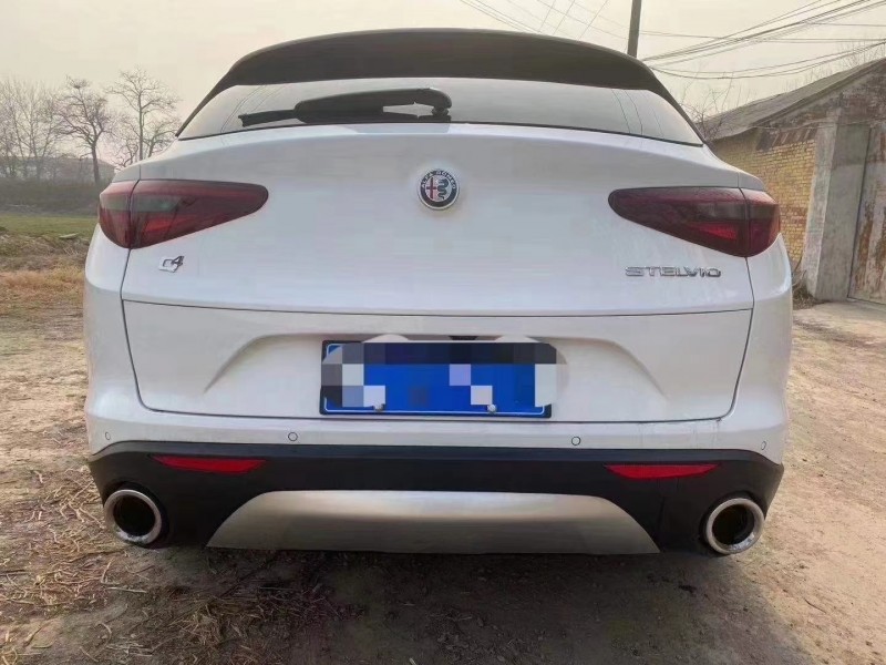 郑州19年阿尔法·罗密欧Stelvio1