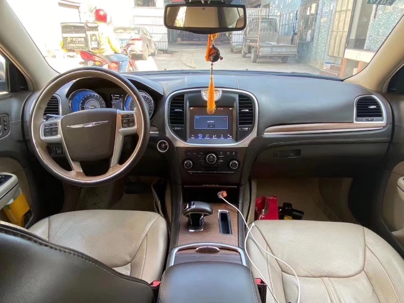 珠海12年克萊斯勒300C5