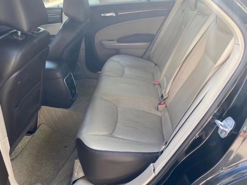 珠海12年克萊斯勒300C4