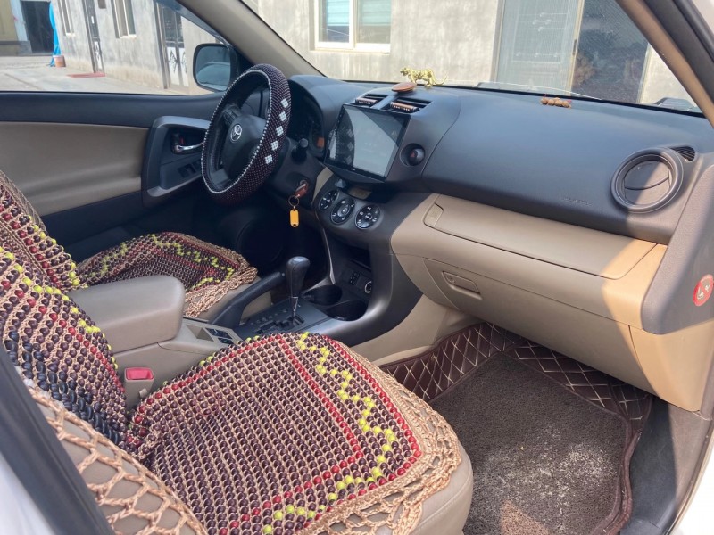 青岛12年丰田RAV43