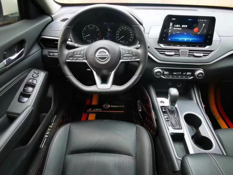 保定20年日产天籁7