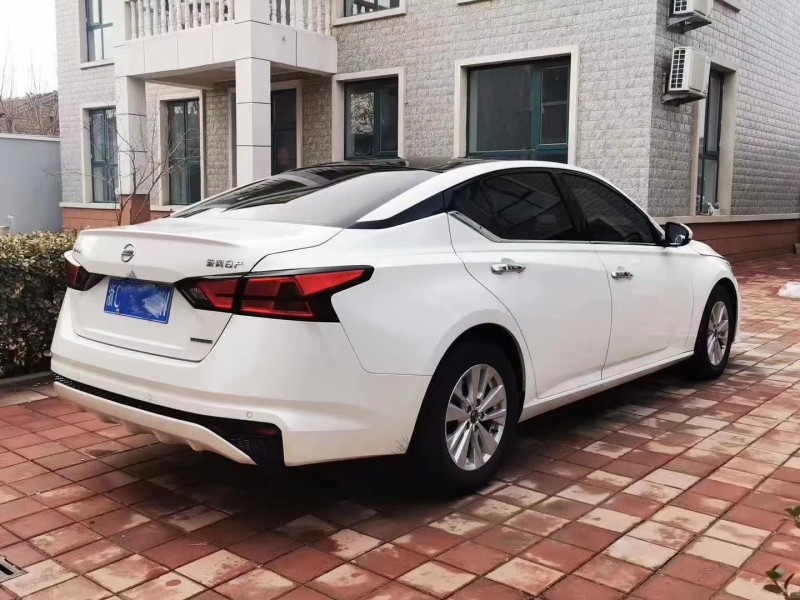 保定20年日产天籁6