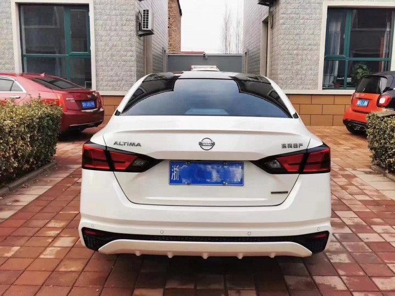 保定20年日产天籁5