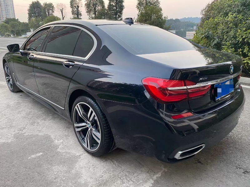 成都19年宝马7系9